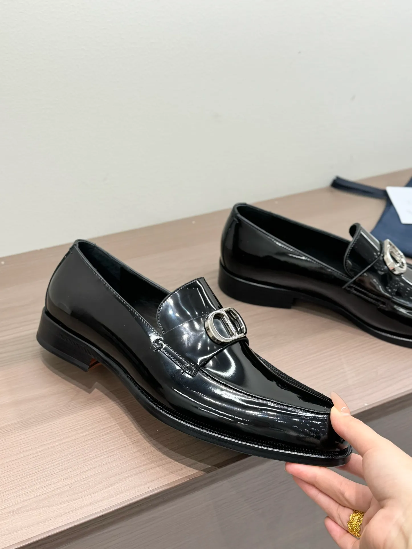 [Dior] Top P: 960💰 Standard code 39-44 (38.45.46 custom-made, non-returnable and non-exchangeable) Dior Dior's latest high-end men's boutique casual leather shoes, imported cowhide upper, water-dyed cowhide lining, imported leather outsole, perfect details are impeccable.